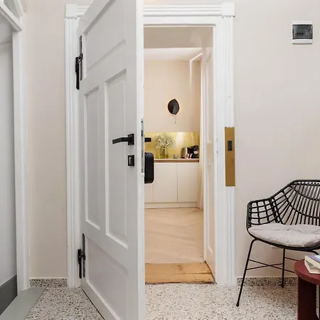 Aries' Collection Luxury בראשוב